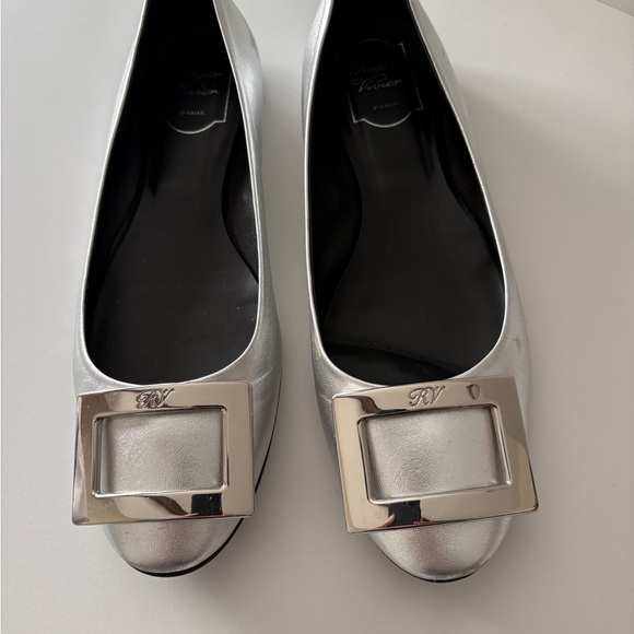 Roger Vivier Silver Flats with Engraved Buckle - Picture 2 of 9